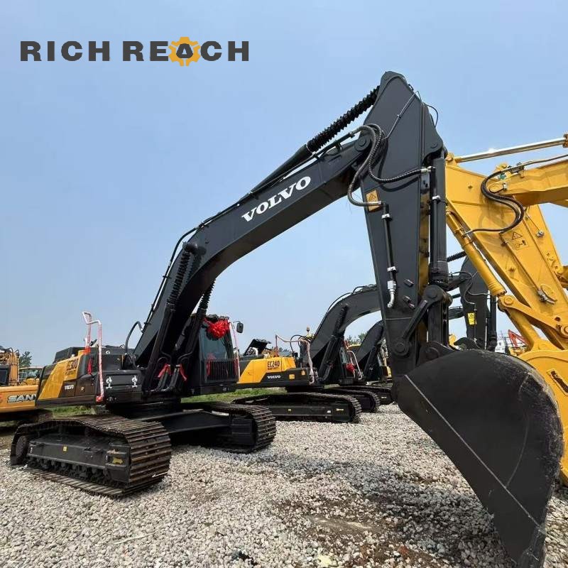 Undercarriage and tracks – 2025 Volvo EC300 crawler excavator $46,850